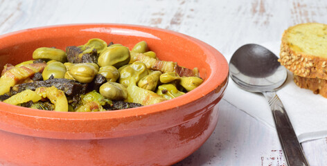 Baby broad beans with bacon and black pudding, typical of Spain.