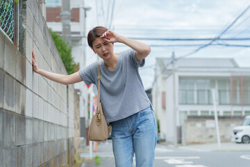 めまいがする女性