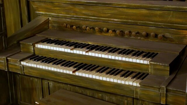 Old fashioned piano with a brown finish. The keys are black and white. Automatic piano plays itself.