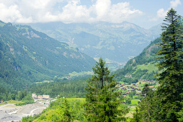 Obraz premium Scenic view of alpine mountain panorama at village of Kandersteg on a sunny spring afternoon. Photo taken June 19th, 2025, Kandersteg, Switzerland. 