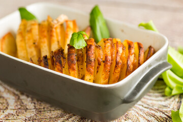 Fragrant country potatoes with lard and crust