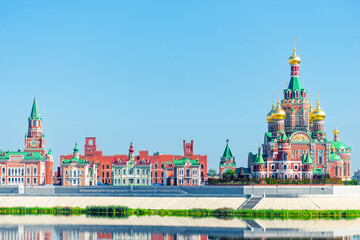 Fototapeta premium Picturesque Cathedral of the Annunciation of the Blessed Virgin Mary in Yoshkar-Ola on the river embankment. Russia