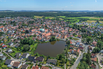 Die mittelfränkische Gemeinde Allersberg in der Metropolregion Nürnberg aus der Vogelperspektive