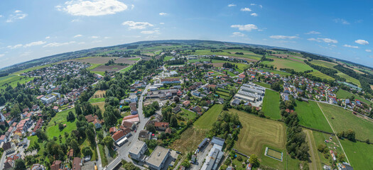 Das Wolfachtal rund um die Gemeinde Ortenburg im niederbayerischen Holzland von oben
