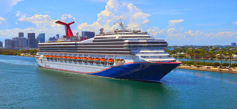 The cruise ship carnival Conquest Leaves the part of Miami for a cruise to the Caribbean Islands . miami FL. created 06 .20 .25