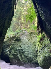 Obraz premium Durch die Schwedenlöcher zur Bastei wandern