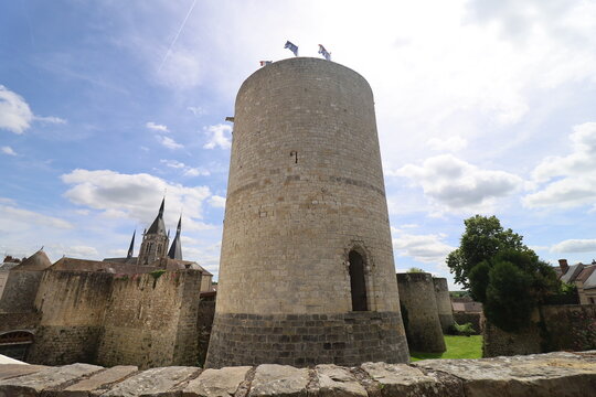 Donjon du ch&acirc;teau de Dourdan, ancien ch&acirc;teau fort, ch&acirc;teau m&eacute;di&eacute;val, vue de l'ext&eacute;rieur, ville de Dourdan, d&eacute;partement de l'Essonne, France