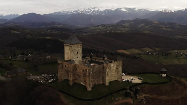 Ch&acirc;teau de Mauvezin, Pyr&eacute;n&eacute;es