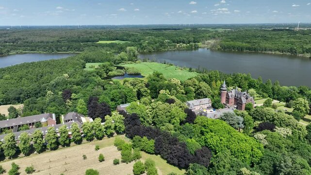 Luftbildvideo Krickenbecker See, Schloss Krickenbeck, Nettetal, Schroliksee, Hinsbecker Bruch, Gladbacher Bruch &ndash; Natur- und Wasserlandschaft in NRW aus der Luft