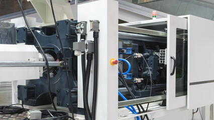 Large industrial PVC extrusion machine for producing plastic liquid canisters