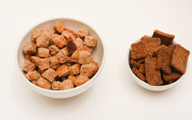 Spicy and salty crackers in cups. Bread snacks.