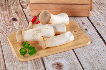 Asiam mushrooms raw eringi heap