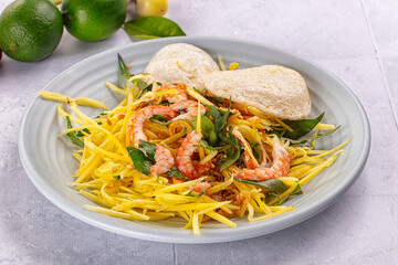 Salad with mango and prawn