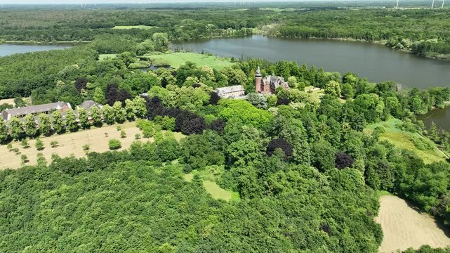 Luftbildvideo Krickenbecker See, Schloss Krickenbeck, Nettetal, Schroliksee, Hinsbecker Bruch, Gladbacher Bruch &ndash; Natur- und Wasserlandschaft in NRW aus der Luft
