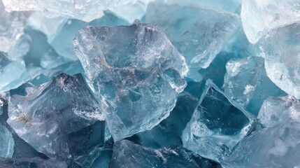 Obraz premium Detailed close-up of transparent ice fragments forming a textured background