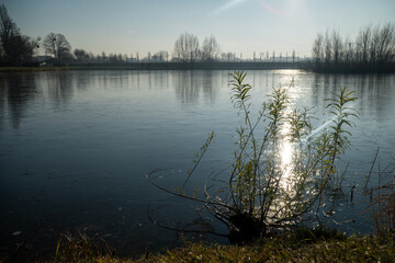 gdzieś , gdzie nad stawem zachodzi słońce 