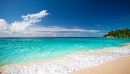 Obraz premium beautiful tropical sea and sandy beach