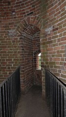 Wnętrze starej wieży zamkowej © tomo81