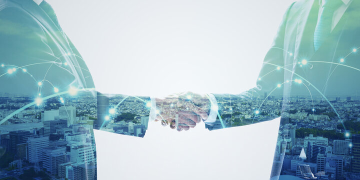 握手するビジネスパーソンのグループとデジタルネットワークのコンセプト　バナー・広告向け横長ビジュアル