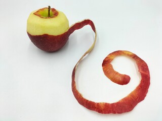 Apple: In addition to the benefits and nutritional value of food, peeling apples has a gimmick....