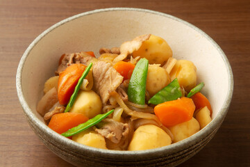 豚肉の肉じゃが