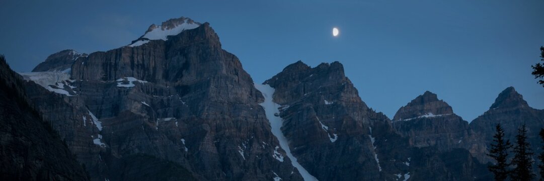 Fototapeta Snowy mountains the night
