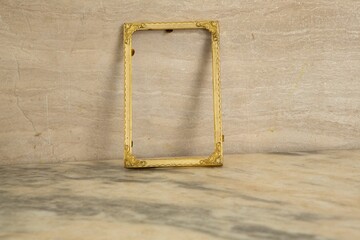 Photo frame outline, Close-up