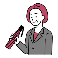 折り畳み傘を持つ中年のスーツの女性