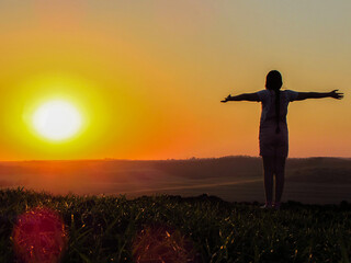 Fototapeta premium Sol, Silhuera junto ao sol ao entardecer 
