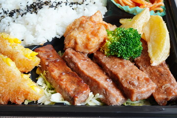 美味しいお弁当屋さんで購入したステーキ弁当