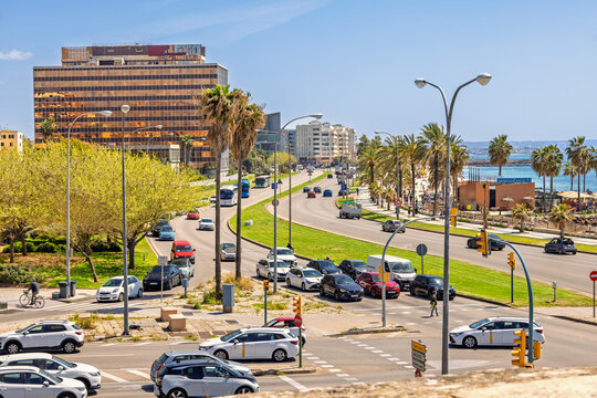 Fototapeta Crossroad with cars on a city street in Palma de Mallorca by the coast