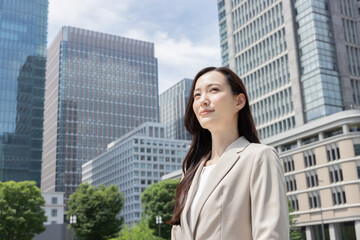 Fototapeta premium 都内で働く女性