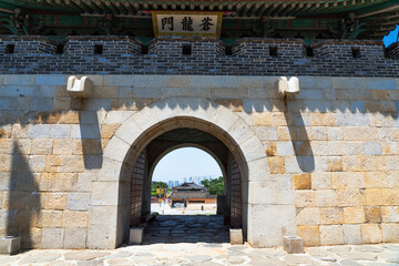 수원화성 성벽길따라 가면 만나는 정조대왕의 유산.
창룡문(동문), 수원,...