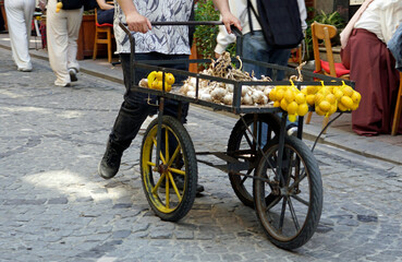 sales cart with fresh garlic and lemon