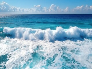 Obraz premium Breaking ocean waves with vibrant sea foam on sunny day