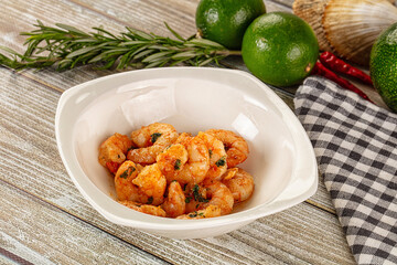 Roasted shrimps in the bowl