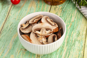 Sliced raw brown royal champignon