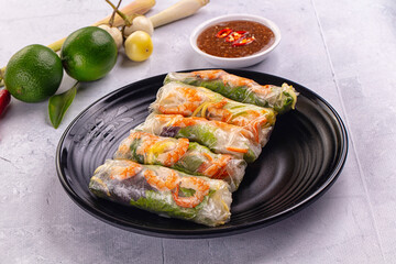 Vietnamese spring roll with prawn