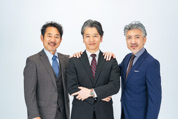 ミドルエイジ男性ビジネスパーソンのグループ