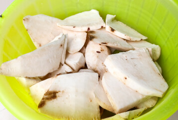 fresh mushrooms in a bowl