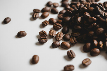 Fototapeta premium Pile of roasted coffee beans isolated on white background