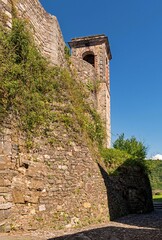 Blick auf einen Turm des Castiglione del Terziere in Bagnone in der Toskana in Italien
