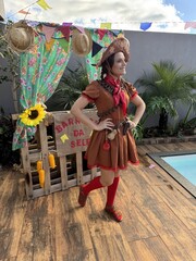 Mulher vestida de Maria bonita do cangaço nordestino no brasil, festa junina divertida celebração © Alexandre