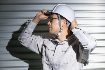働く作業員男性