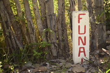 Estava de cimento da Funai, do Governo Federal Brasileiro de demarcação de terra indígena dos...