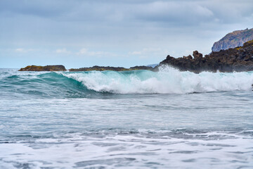 Powerful ocean wave breaking