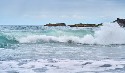 Powerful ocean wave breaking