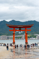 世界遺産の厳島神社の大鳥居