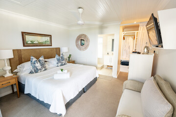 Komfortables Schlafzimmer mit Meerblick in Plettenberg Bay