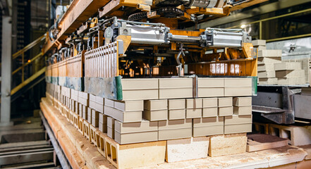 Automated robot manipulator for gripping and transferring bricks to conveyor belt, ceramic factory